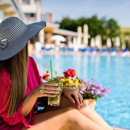 Wellness & Spa Hotel Kaskady Sliač Екстериор снимка