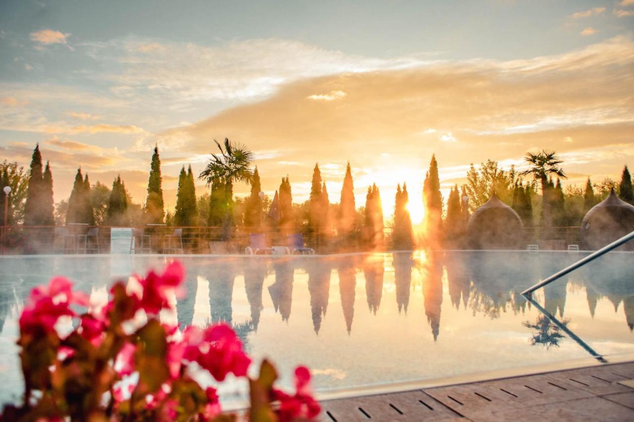 Wellness & Spa Hotel Kaskady Sliač Екстериор снимка