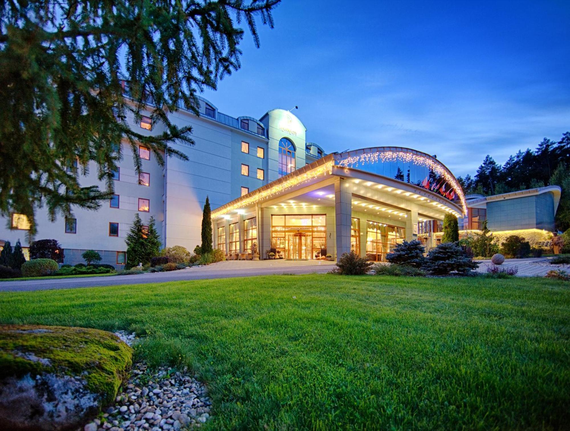 Wellness & Spa Hotel Kaskady Sliač Екстериор снимка