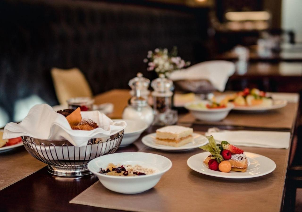 Wellness & Spa Hotel Kaskady Sliač Екстериор снимка