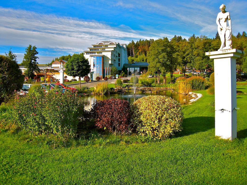 Wellness & Spa Hotel Kaskady Sliač Екстериор снимка